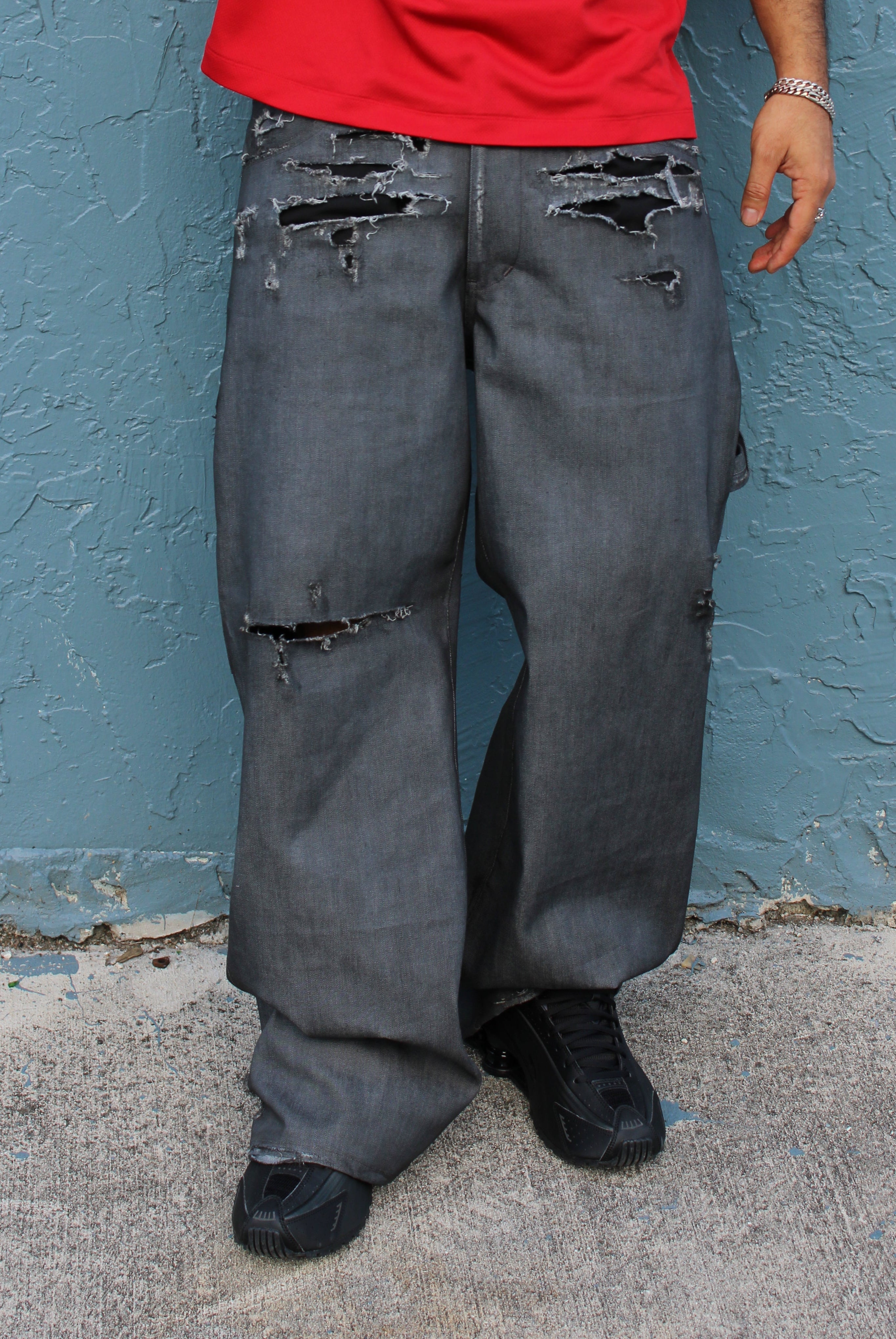 DISTRESSED DENIM JEANS ( DARK VERSION)